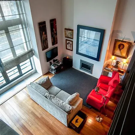 Luxurious And Bright Loft Apartment *